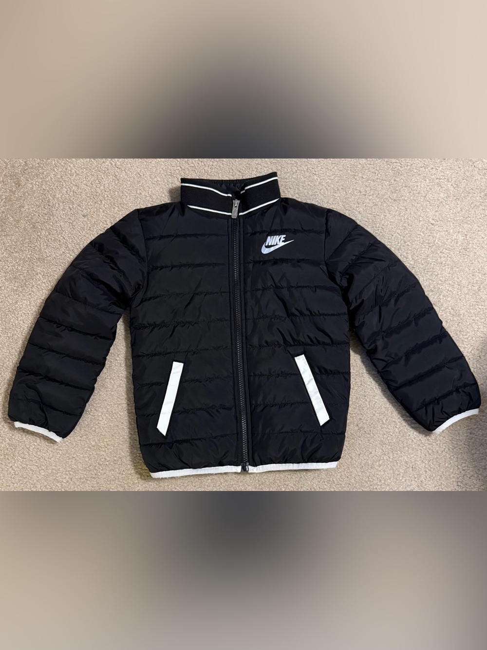 Nike Boys’ Black Lightweight Puffer Jacket with White-Trimmed Accents Size 4